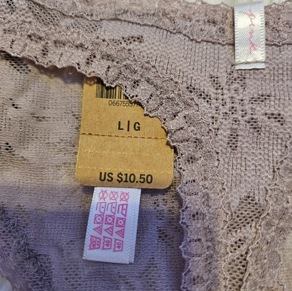 NEW PINK VS Panties - Picture 4 of 5